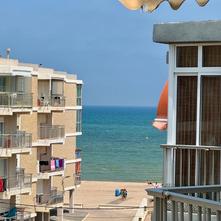 1st Line Beach Direct Access Private Parking - Apartment - 2
