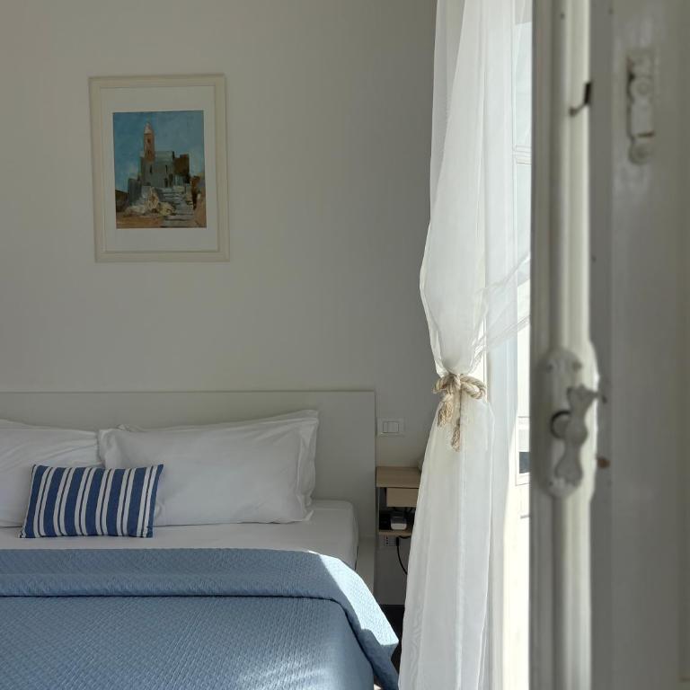 Le Finestre Veneris - Family Room with Sea View - 12