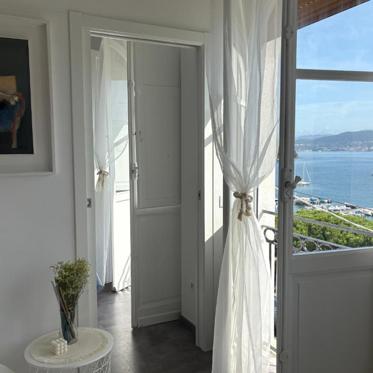 Le Finestre Veneris - Family Room with Sea View - 6