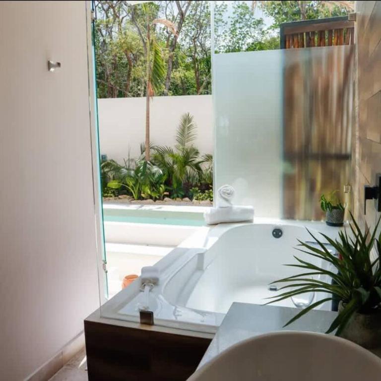 Huge 10BR Luxury Villa complex with Private Pool & Serene Setting - Villa - 95