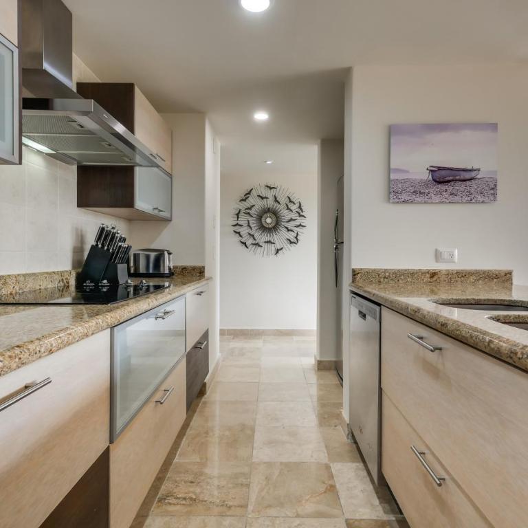 Chic Cabo Condo - Walk to Marina & Downtown! - Apartamento - 9