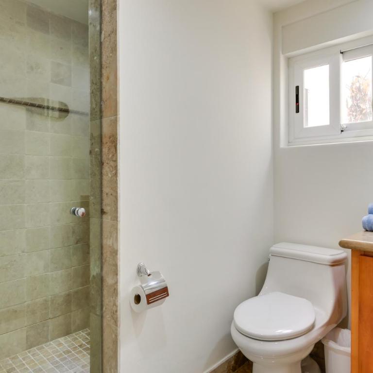 Chic Cabo Condo - Walk to Marina & Downtown! - Apartamento - 16