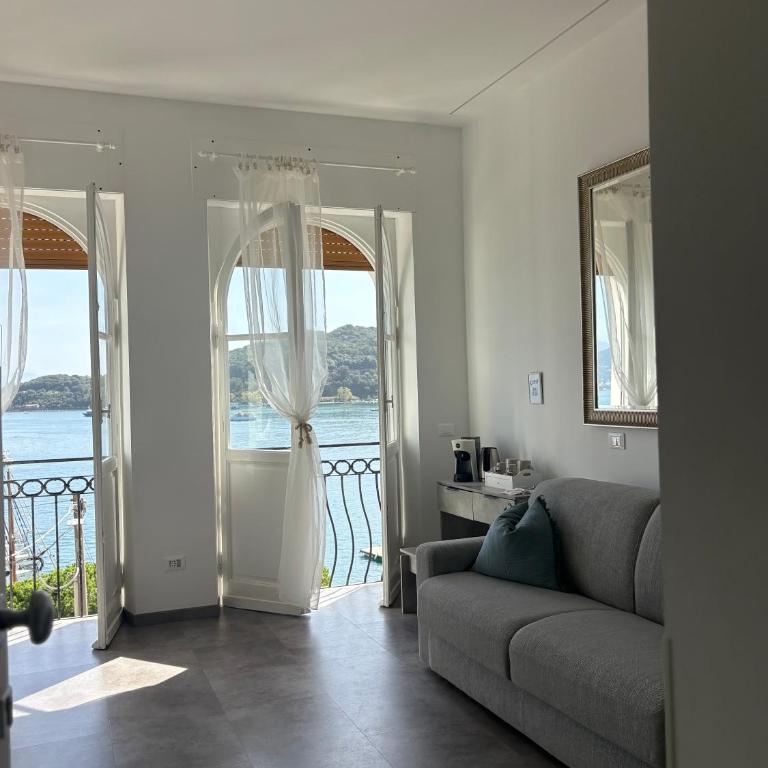 Le Finestre Veneris - Family Room with Sea View - 3