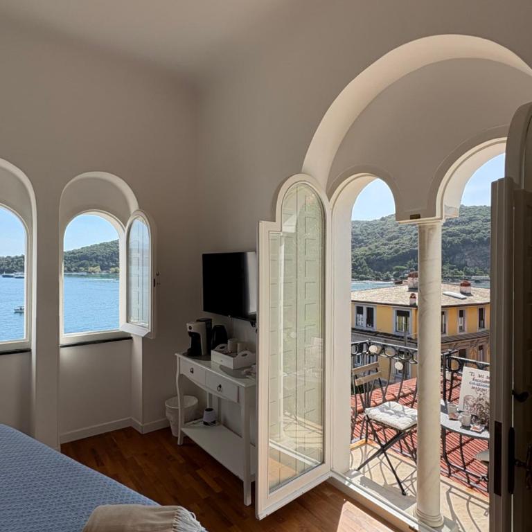 Le Finestre Veneris - Deluxe Double Room with Balcony and Sea View - 5