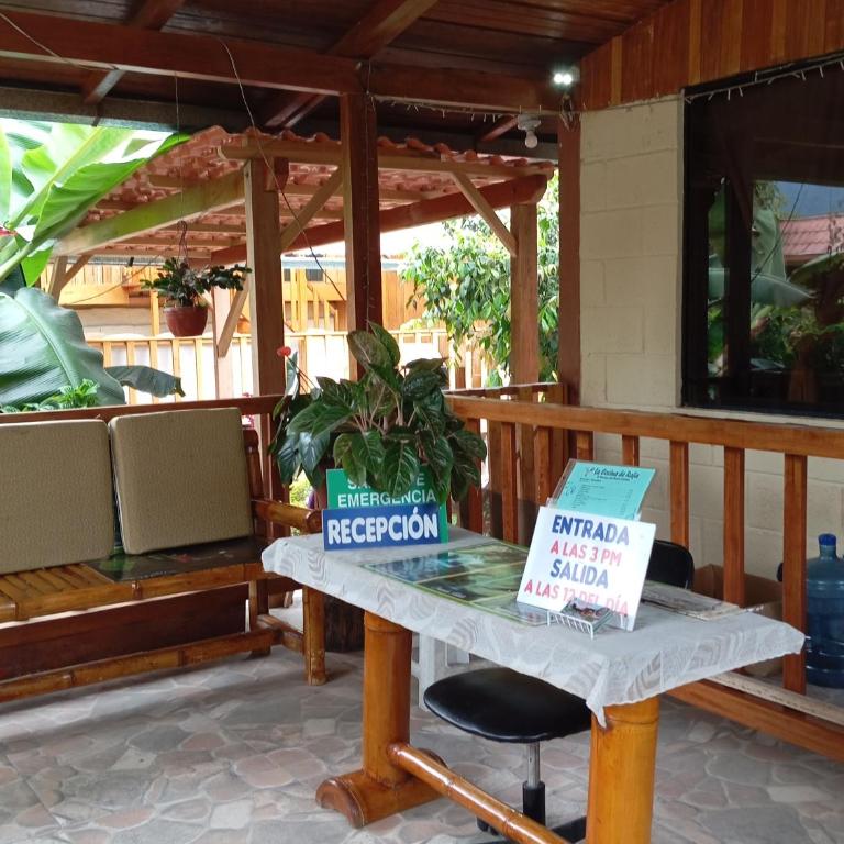 Larita' Rose MINDO Hospedaje y casita de Campo Los Guayabales - Habitación Doble con baño privado - 14