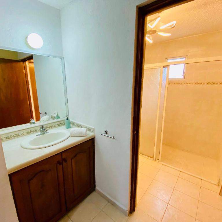 Aguacatl Cozumel a 3 cuadras del mar - Habitación Doble con baño compartido - 2