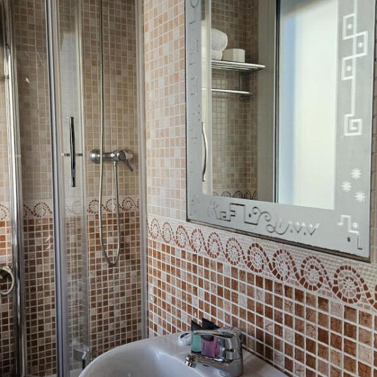 Hostal Rio De Castro - Habitación Doble con baño privado - 2 camas - 13