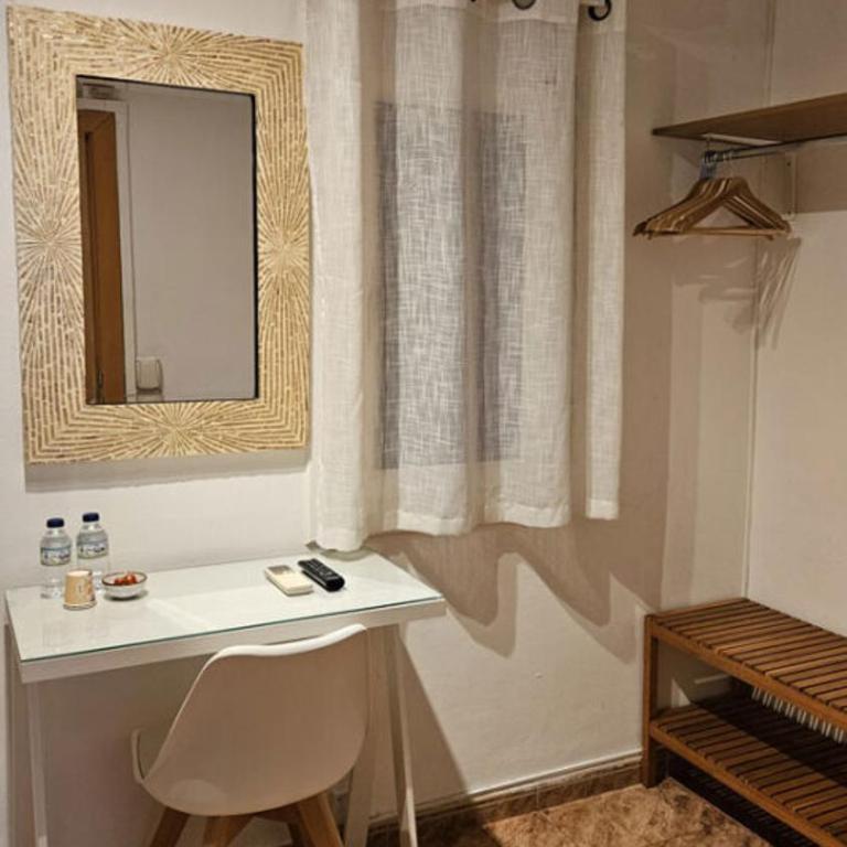 Hostal Rio De Castro - Habitación Doble con baño privado - 16