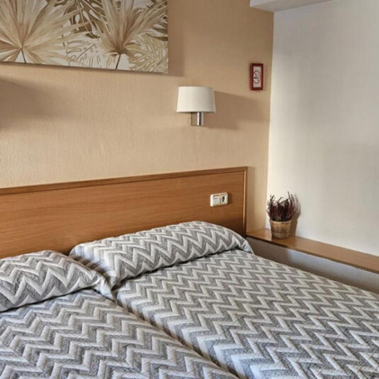 Hostal Rio De Castro - Habitación Doble con baño privado - 2 camas - 7