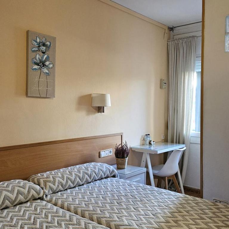 Hostal Rio De Castro - Habitación Doble con baño privado - 2 camas - 11