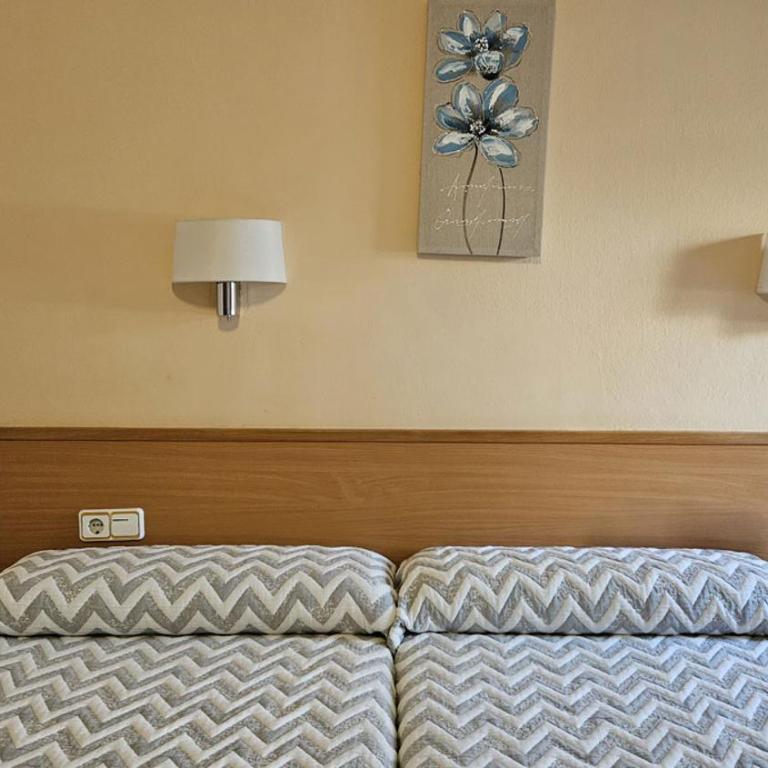 Hostal Rio De Castro - Habitación Doble con baño privado - 2 camas - 9