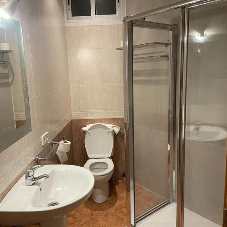 Hostal Rio De Castro - Habitación Triple con baño privado - 12