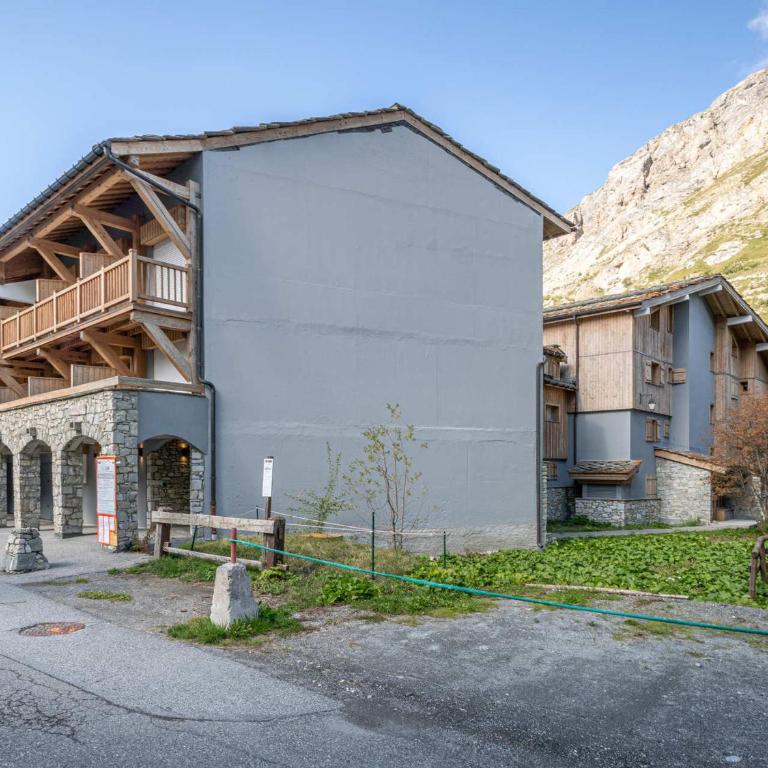 Appartement 4 pièces de prestige, spacieux et raffiné, proche du Vieux Village, pour 6 personnes - Appartement 3 Chambres - 18