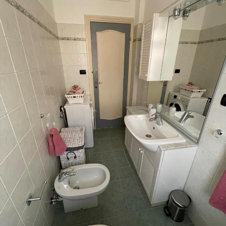 Genova Boccadasse - Three-Bedroom Apartment - 18
