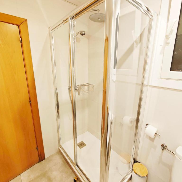 Hostal Rio De Castro - Habitación Individual con baño - 5