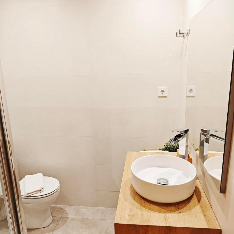 Hostal Rio De Castro - Habitación Individual con baño - 8