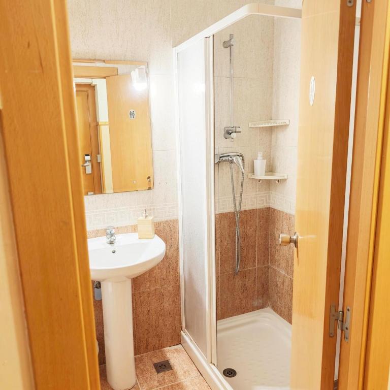 Hostal Rio De Castro - Habitación Individual con baño compartido - 17