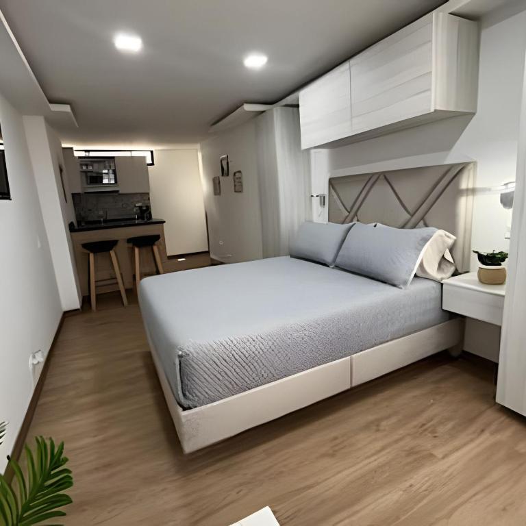 Estadia ideal cerca aeropuerto con parqueadero - Apartamento - 16
