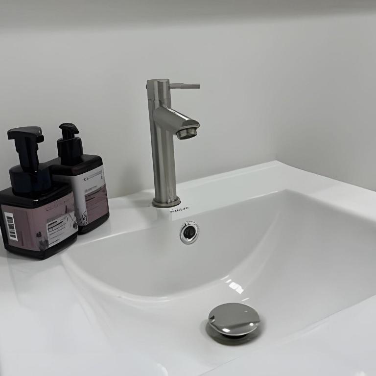 Estadia ideal cerca aeropuerto con parqueadero - Apartamento - 19