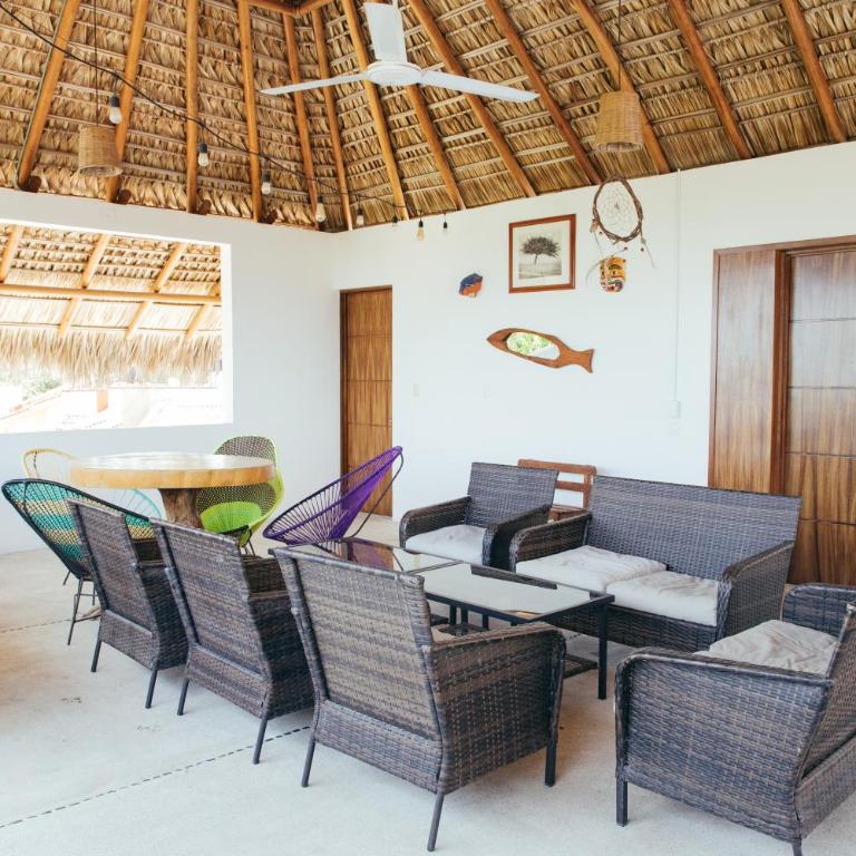 CASA GUAJE 5min to Beach Bacocho and Coral 3Floor House 6 Bedrooms all with AC 8 beds up to 16 Guests Wifi starlink - Apartamento - 5