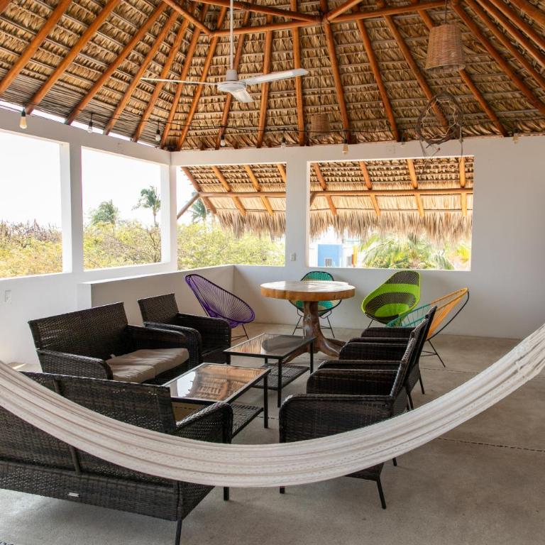 CASA GUAJE 5min to Beach Bacocho and Coral 3Floor House 6 Bedrooms all with AC 8 beds up to 16 Guests Wifi starlink - Apartamento - 15