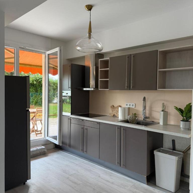 Beautiful 3 bedroom apartment with nice garden - Appartement 2 Chambres - 4