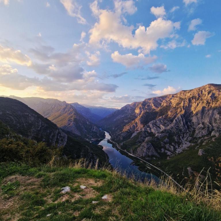 Visit Dreznica - Canyon Retreat - Quadruple Room with Balcony - 8