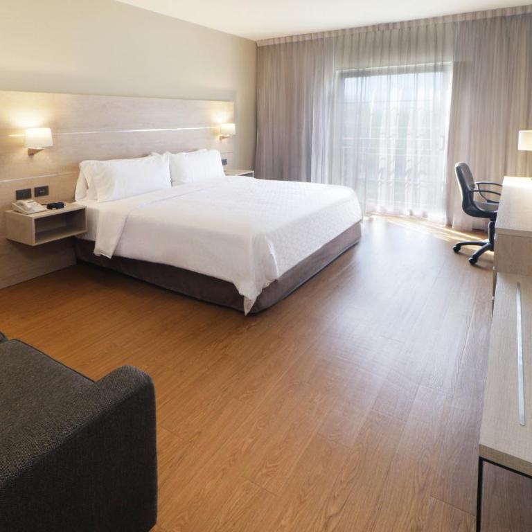Holiday Inn Express Monterrey Galerias-San Jeronimo by IHG - Standard King Room - 4