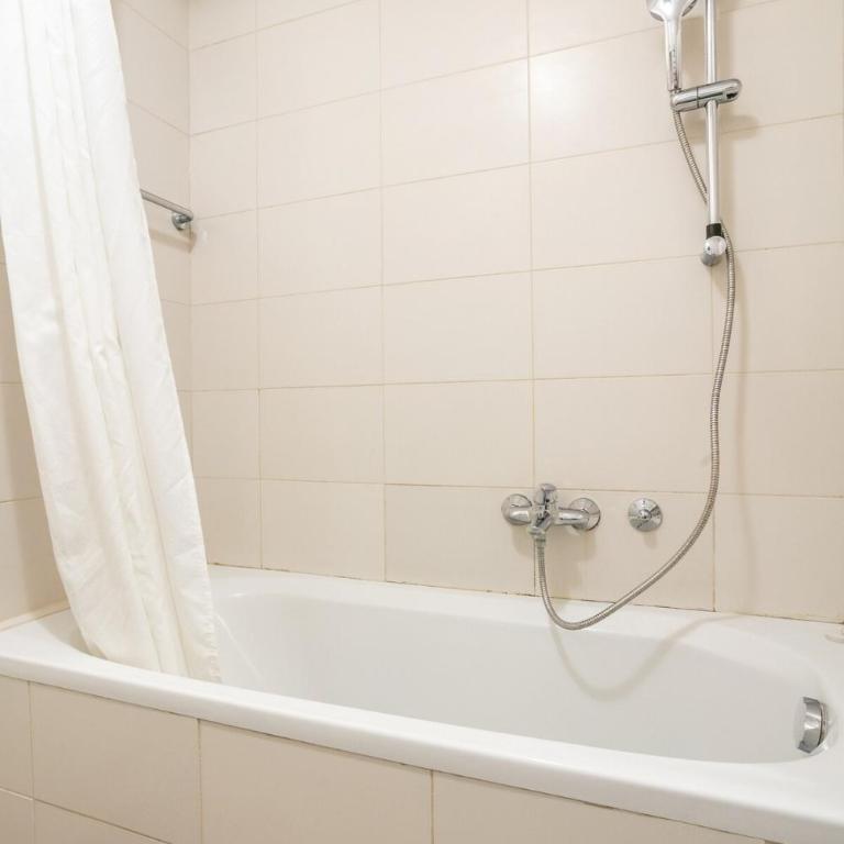 DC Belgrade, modern, super comfy, garage parking - One-Bedroom Apartment - 13