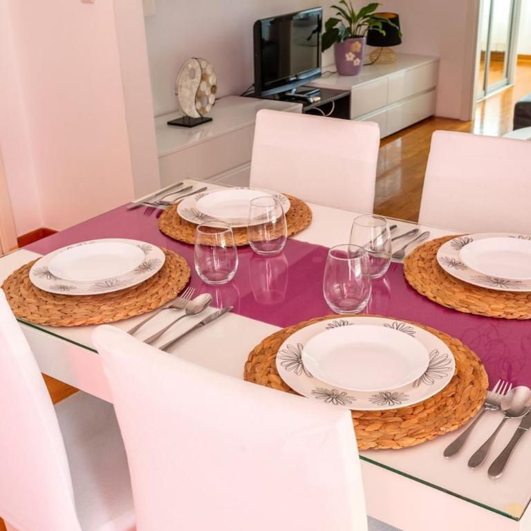 DC Belgrade, modern, super comfy, garage parking - One-Bedroom Apartment - 7