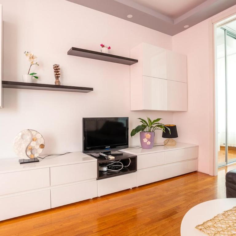 DC Belgrade, modern, super comfy, garage parking - One-Bedroom Apartment - 8