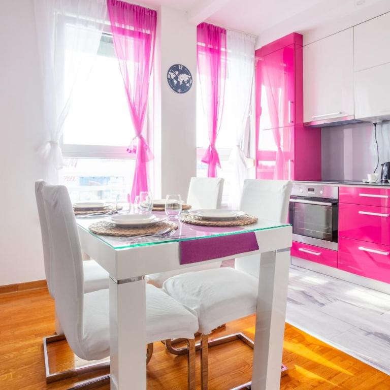 DC Belgrade, modern, super comfy, garage parking - One-Bedroom Apartment - 10