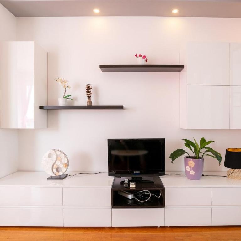 DC Belgrade, modern, super comfy, garage parking - One-Bedroom Apartment - 21