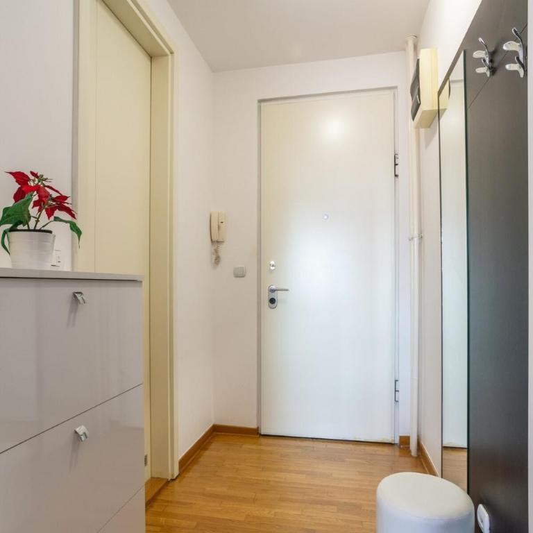 DC Belgrade, modern, super comfy, garage parking - One-Bedroom Apartment - 17