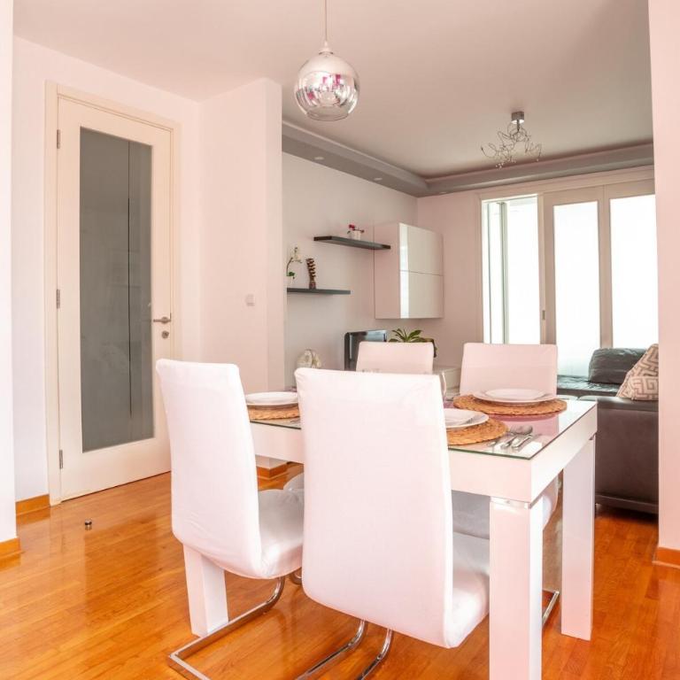 DC Belgrade, modern, super comfy, garage parking - One-Bedroom Apartment - 41