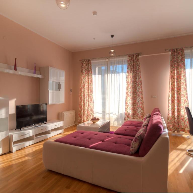 Harmonia Sunrise Apartments - Three-Bedroom Premium Apartment with Balcony - 1