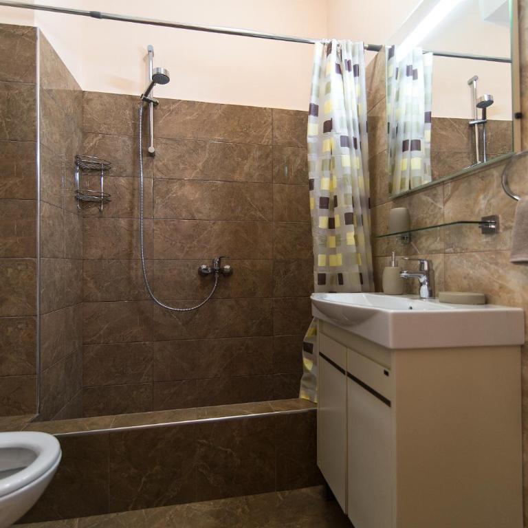 Harmonia Sunrise Apartments - Three-Bedroom Premium Apartment with Balcony - 10