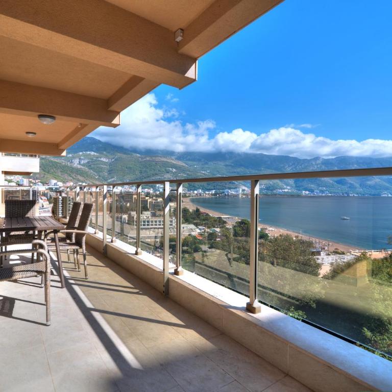 Harmonia Sunrise Apartments - Three-Bedroom Premium Apartment with Resort View - 1