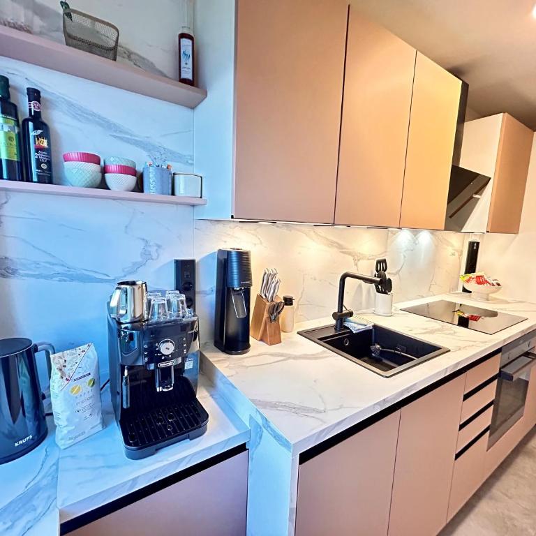 Appartement WOLKE7 byTILLY - Familienfreundliches Alpenzuhause mit Hallenbad, Balkon & Panoramablick hoch oben auf der Gerlitzen - Apartment mit 2 Schlafzimmern und Balkon - 17