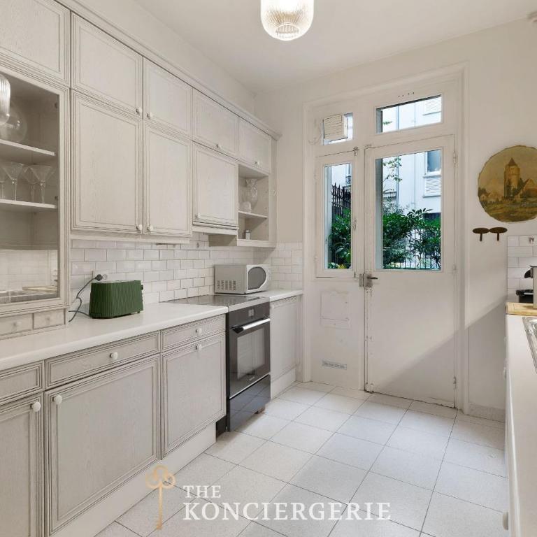 BM -Art de Vivre Haussmannien -Square Moncey - Appartement - 13
