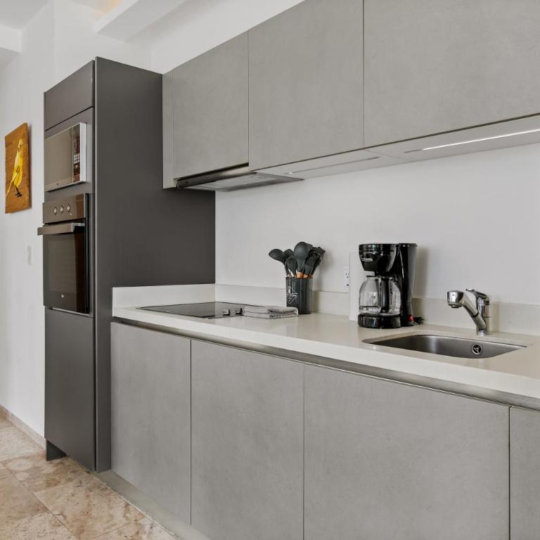The Shore by Stella - 2BR Rooftop Pool & Gym - 9