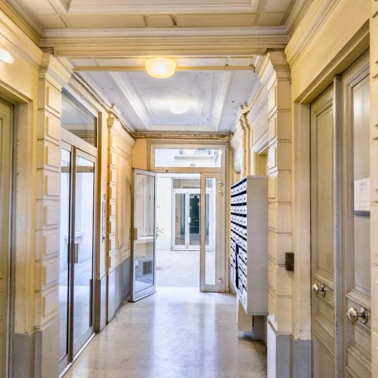 Charmant deux pièces haussmannien - Appartement 2 Chambres - 2