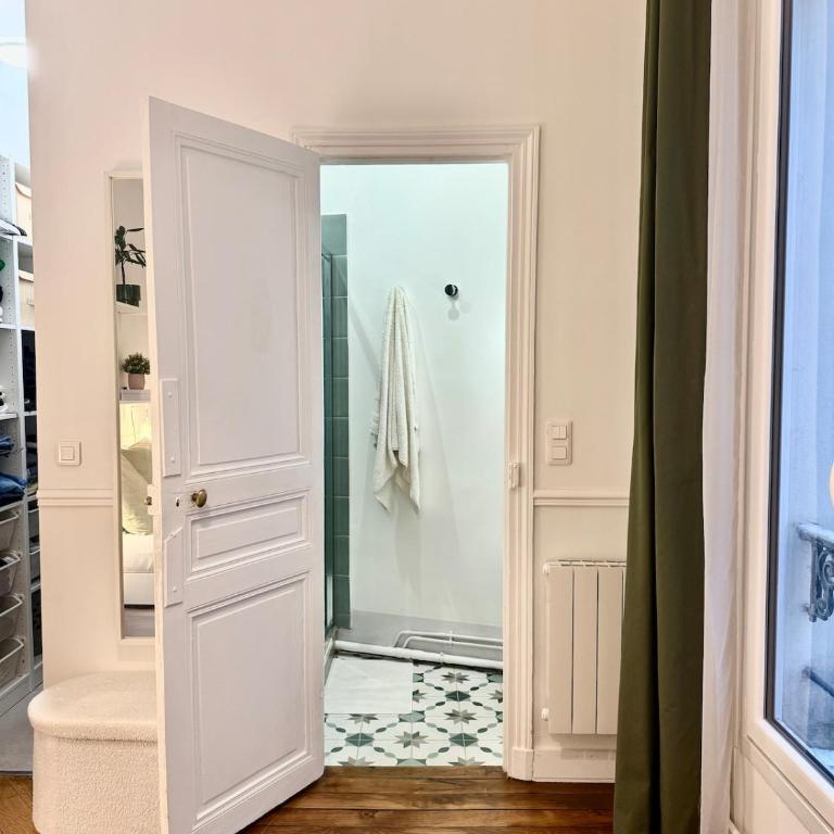 Charmant deux pièces haussmannien - Appartement 2 Chambres - 4