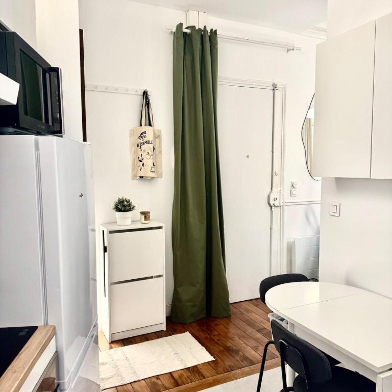 Charmant deux pièces haussmannien - Appartement 2 Chambres - 14
