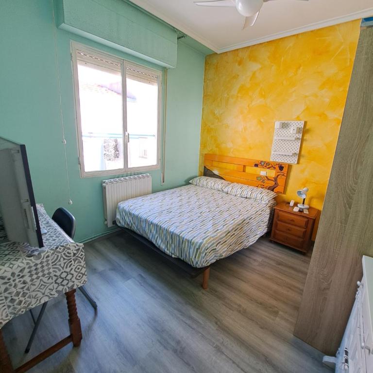 céntrico, tranquilo, garaje, colchones visco, ascensor, luminoso y wifi - Apartamento de 3 dormitorios - 8