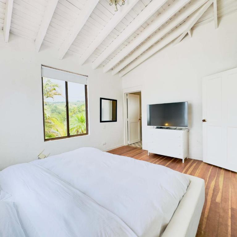 Un Pedacito de Santorini en el Lago Calima - Villa - 21