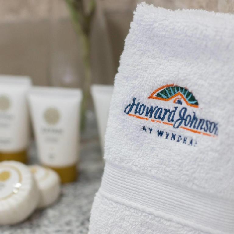 Howard Johnson by Wyndham Lima Miraflores Art House - Queen Room - Non-Smoking - 2
