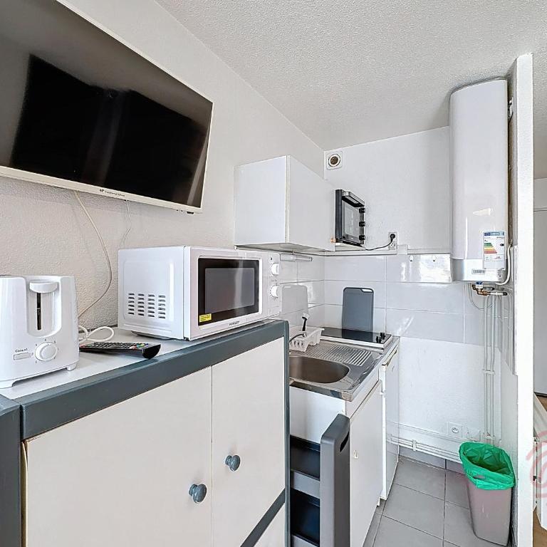 Studio lumineux proche centre-ville de Lamalou, Wifi, balcon - Studio - 3