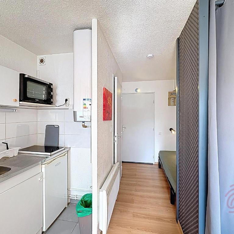 Studio lumineux proche centre-ville de Lamalou, Wifi, balcon - Studio - 10