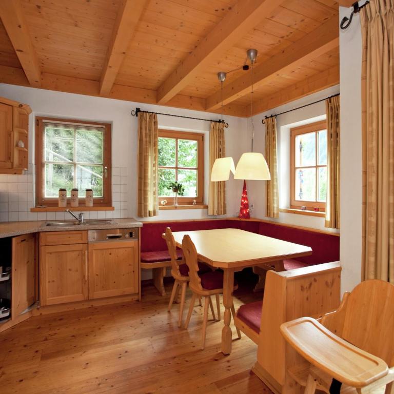 Chalet for 10 people with access to the swimming pool - Ferienhaus - 11